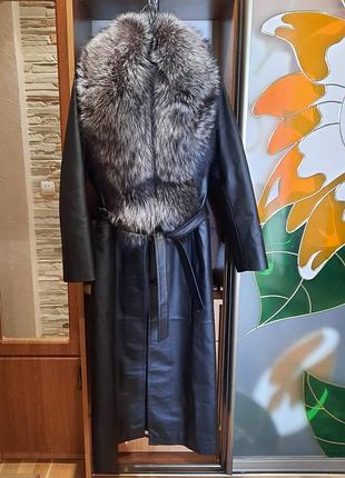 Жіноче шкіряне пальто