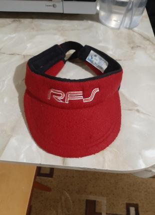 Кепка женская флисовая красная.