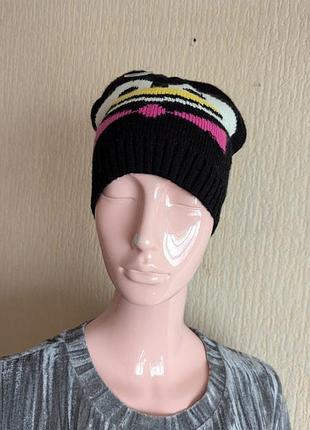 Прикольная шапка с пингвином