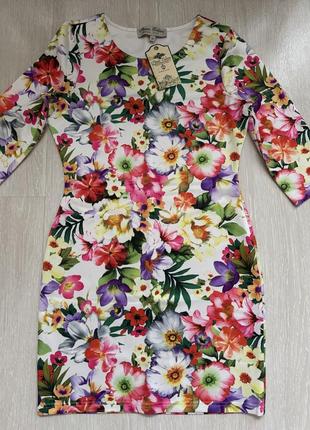 Сукня в наявності.