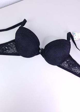 Чорний бюстгалтер з пушапом