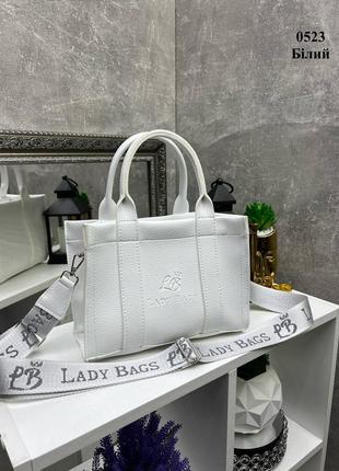 Стильна акуратна сумочка. біла
