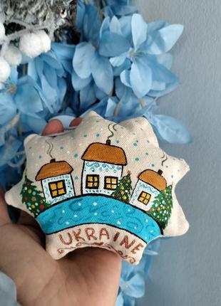 Текстильные игрушки ручной работы. новогодние игрушки, которые не бьются и никогда не выйдут из моды. поштучно-250, набор из трех игрушек -650.