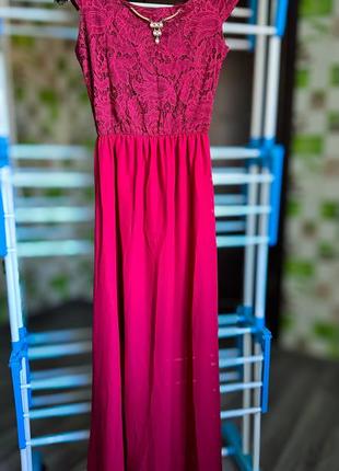 Платье макси с гипюром на выпускной