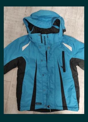 Зимний фирменный костюм игуана 116р. черные штаны, синяя куртка. новый, очень удачная модель, продумано всё.