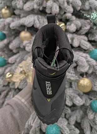 Мужские теплые зимние ботинки плотный материал не пропускает холод очень удобны в носке