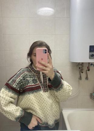 Светр з вовни