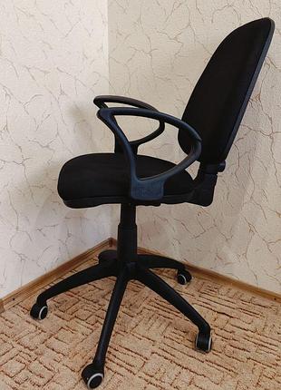 Офисное кресло стул комфорт с подлокотниками и подъемом разрешения
