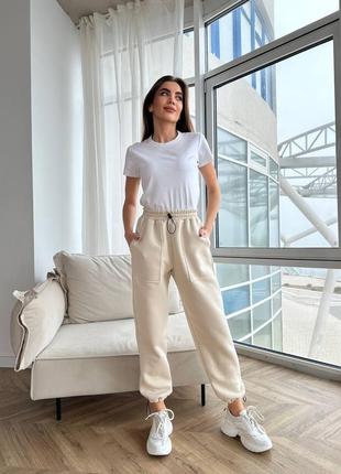 Джоггеры с накладными карманами