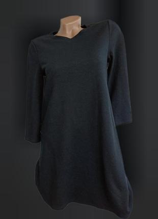 Базова чорна сукня жіноча