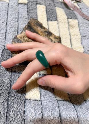 Перстень з темно-зеленого агату