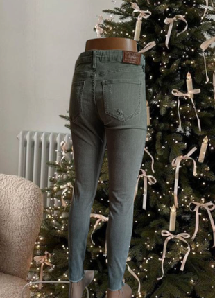 Оливковые джинсы скинни river island s3 фото