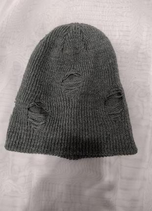 Шапка бини серая с эффектом рвани