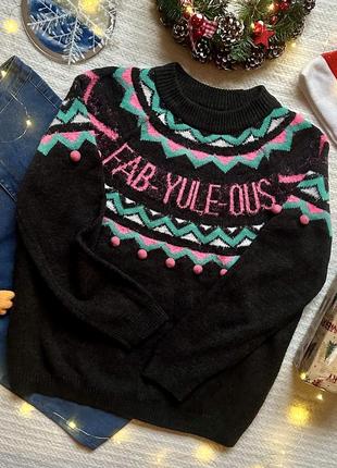 Теплая графитовая кофта свободного кроя в новогоднем праздничном рождественском стиле с ярким декором