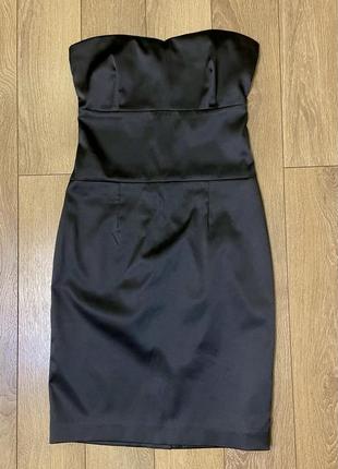 Маленька чорна коктейльна сукня