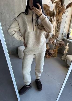 Теплый женский костюм