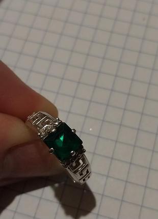 Серебряное кольцо с зеленым цирконом 8