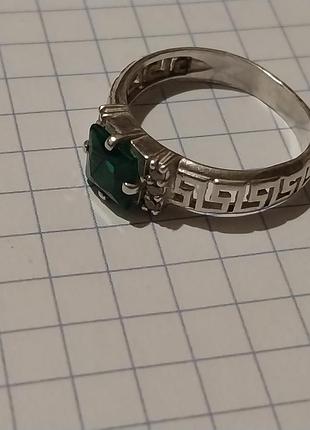 Серебряное кольцо с зеленым цирконом 7