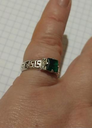 Серебряное кольцо с зеленым цирконом 10