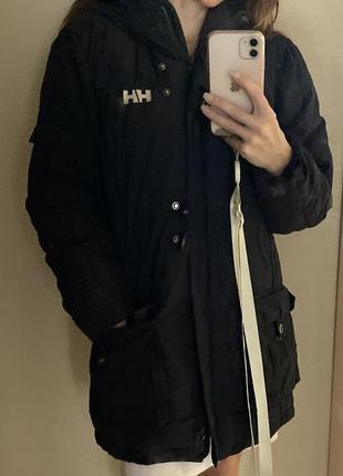 Черный женский пуховик helly hanson, s-m.