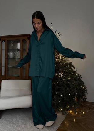 Костюм шелковый цвета: зумруд, красный, черный, пудра 
ткань: шелк армани