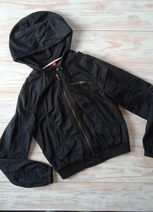 Ветровка черная, с капюшоном, размер 42