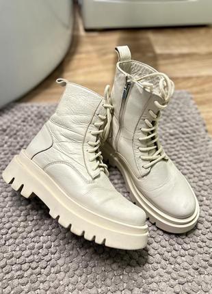 Зимние кожаные ботинки молочные 25,5 см 39 romanova