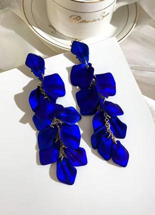 Серьги женские c лепестками длинные без бренду синие