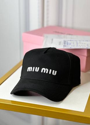 Кепка женская черная брендовая