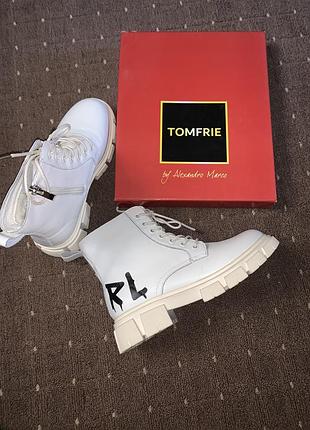 Жіночі шкіряні черевики