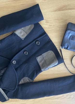 Желкет женский приталенный.