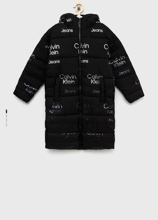 Тепла куртка — пуховик від calvin klein