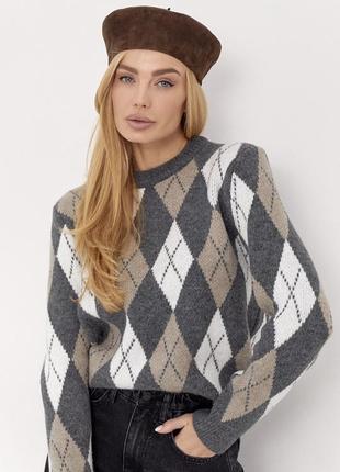 М‘який светр в ромби сірого кольору