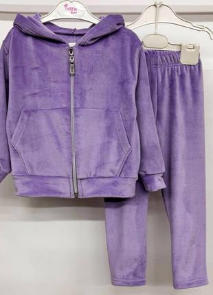 Зручний і практичний костюм для  дівчинки