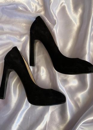 Замшевые кожаные туфли guess
