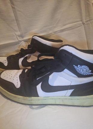 Кроссовки женские