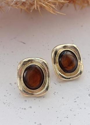 Серьги гвоздики в металлическом золотом каркасе в стиле ретро с акриловым вставками, модные геометрические серьги