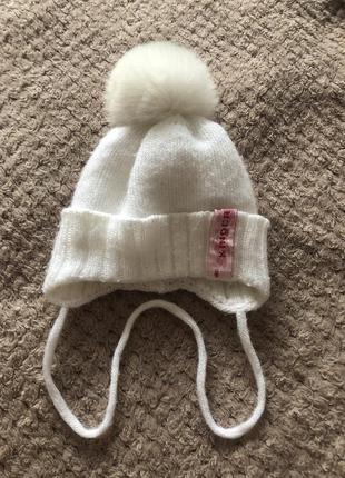 Весенняя шапочка на девочку