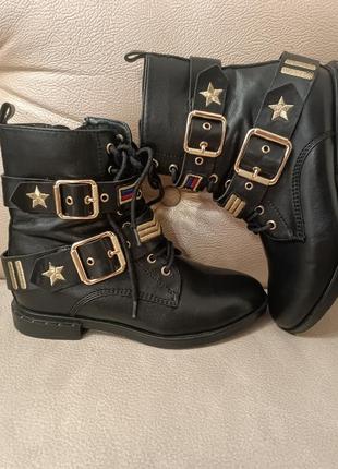 Низкая цена! крутые ботинки. ботинки. ботинки. фирменная обувь. состояние отлично! 36 р. осень -весна