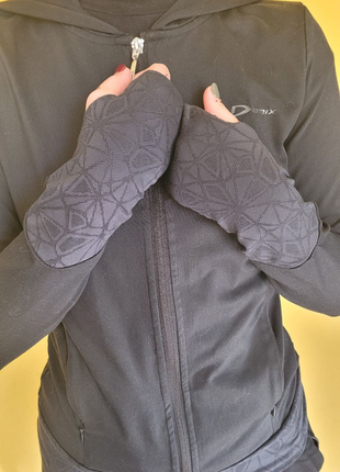 Черный спортивный лонгслив