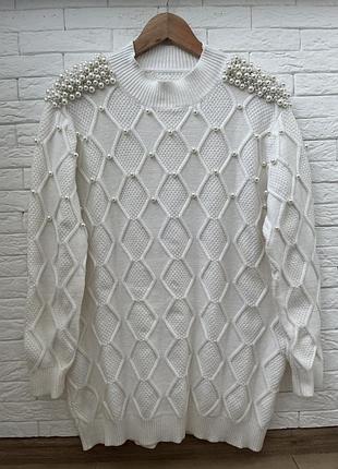 Белоснежная кофта с жемчужинами