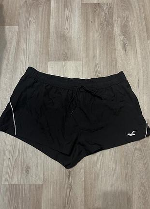 Спортивные шорты