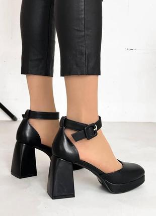 Жіночі чорні туфлі з екошкіри