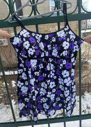 Дуже гарний суцільний купальник із спідничкою 54 розміру- із чашками, стан нового 350 грн