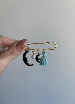 Металлическая брошь булавка месяц