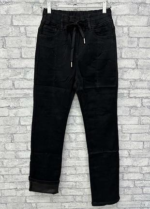 Жіночі чорні утеплені джинси