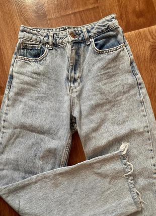 Джинсы голубые мом прямые необработанный низ трендовые zara