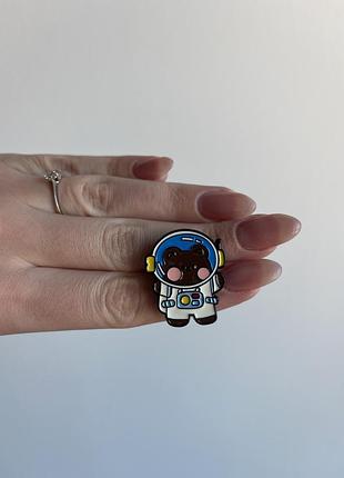 Пін значок металевий брошка ведмідь космонавт