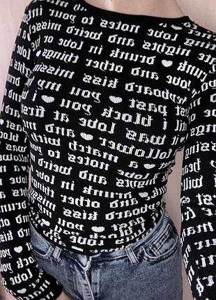 Стильный лонгслив с принтом