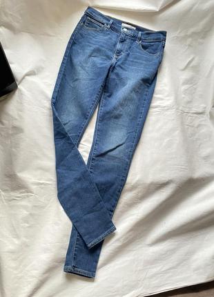 Женские джинсы